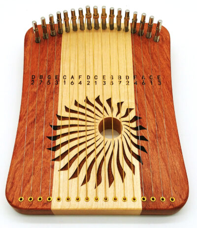 CAYLEN KaLyra aus Birne und Ahorn, Kalimba-Lyra mit 17 Saiten