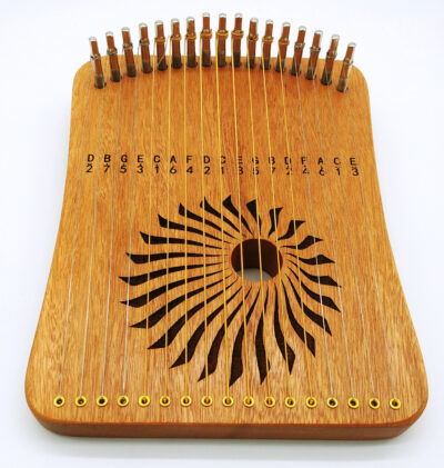 CAYLEN KaLyra aus Rosenholz, Kalimba-Lyra mit 17 Saiten